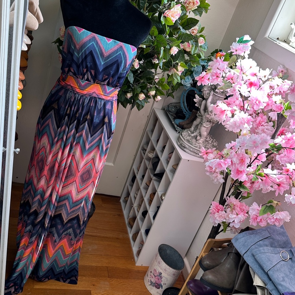 Strapless maxi dress with pockets! Empire waist, awesome condition! Comfy sexy!
